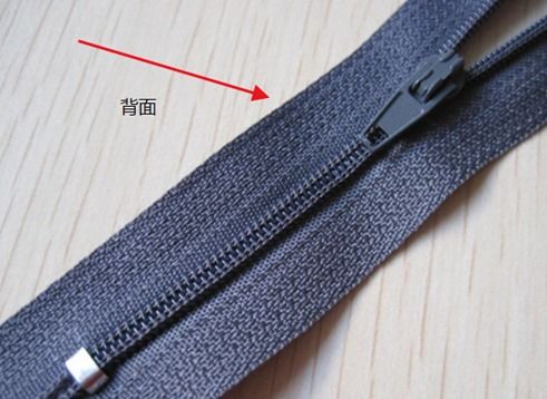 衣服拉鏈洗水后變卷了怎么辦 不是原來平順的那樣了,像波浪一樣