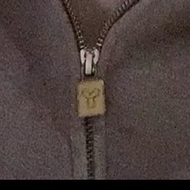 拉鏈上像小樹(shù)苗logo的是什么牌子